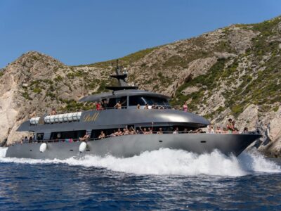 Luxury yacht (3)